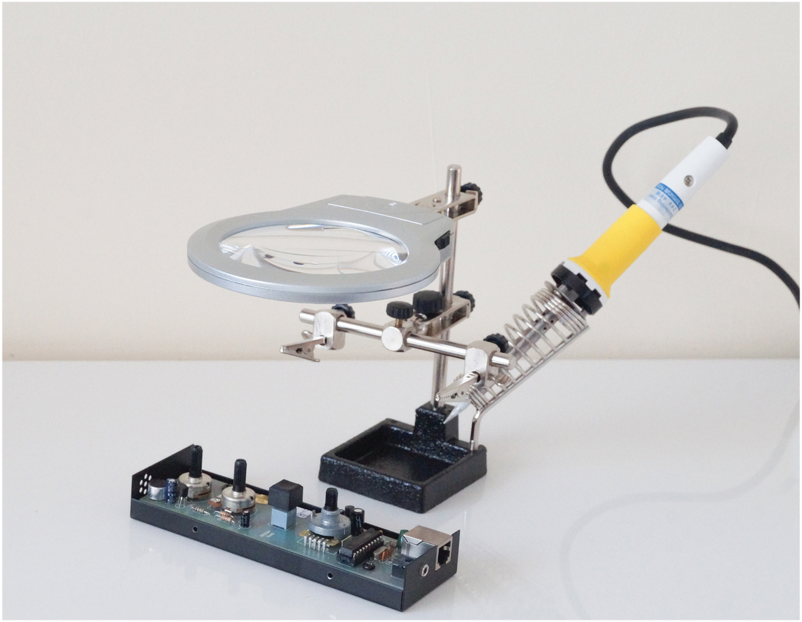Illuminated Helping Hands + Glass Mag & Soldering Iron Stand - Image 4