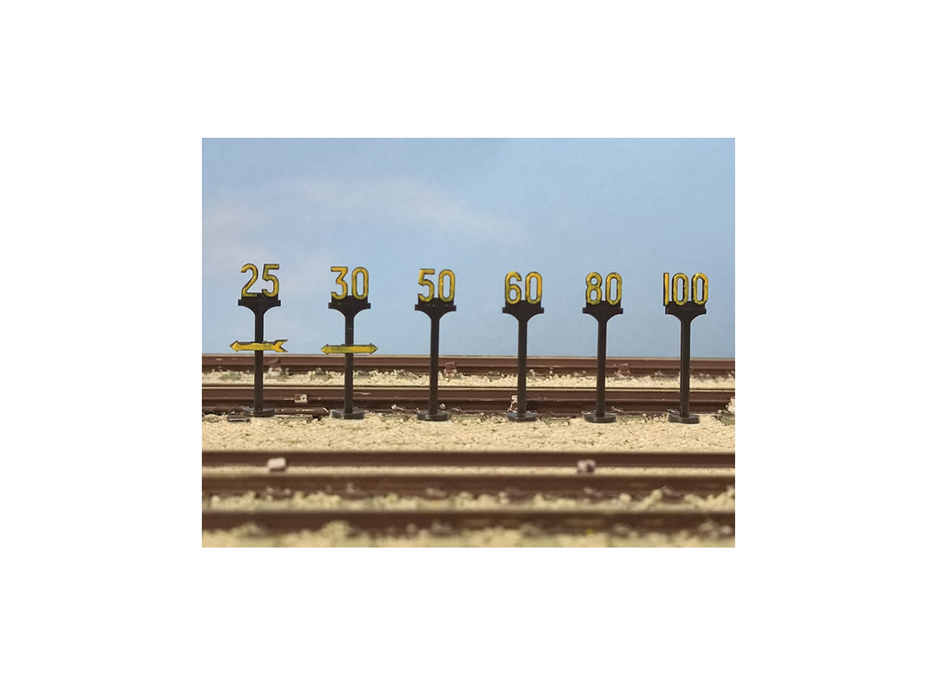 PECO Modelscene OO Gauge Speed Restirction Signs 5050